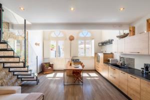 Η κουζίνα ή μικρή κουζίνα στο Fra Cielo e Mare Boutique Rooms