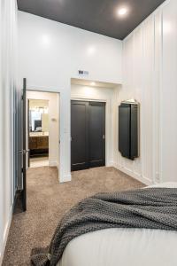 a bedroom with a bed and a bathroom at Boutique 1BR Condo - Walk to Memorial Stadium - Historic Hayward Place in Lincoln