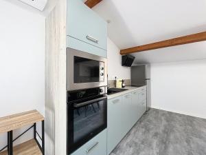 Kuchyň nebo kuchyňský kout v ubytování Les Lys - Charme et confort au cœur du Blayais + 4 fotografie