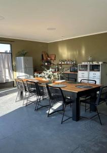 a kitchen with a large wooden table and chairs at Alquiler en Lobos, Empalme in Empalme Lobos
