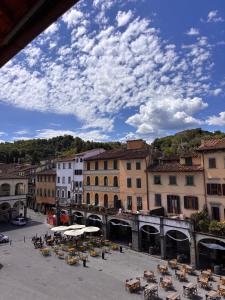 a view of a city with tables and buildings at Casa Giulia in Figline Valdarno