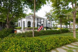 Aed väljaspool majutusasutust Maison Villa de Palm Marina A85 Lux