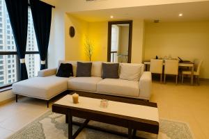 Χώρος καθιστικού στο New Horizon JBR