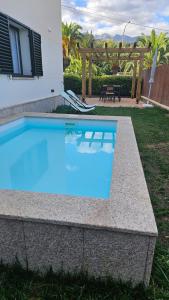 a swimming pool in a yard next to a house at Casa Candeleda Alojamiento Boutique in Candeleda