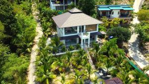 En have udenfor VILLA Coconut Sala - Salad Beach, sunsets, seaviews, palm trees