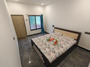 Voodi või voodid majutusasutuse Shivlata home stay toas