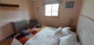 a bedroom with a bed and a window at Villa Andalucia in Chonchi