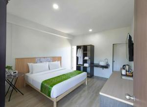 Katil atau katil-katil dalam bilik di Ko Lanta Hotels and Working Space