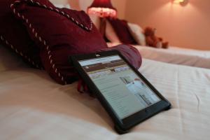 Uma cama ou camas num quarto em Darnley Lodge Hotel