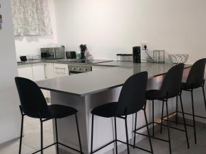 Kuchyň nebo kuchyňský kout v ubytování Peacehaven's Finest View 107