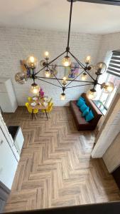a living room with a chandelier and a wooden floor at Квартира-студія в історичному центрі міста біля Центральної площі in Chernivtsi