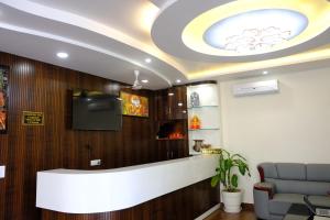 a lobby with a reception desk and a ceiling at Hotel Ram Janki Inn Ayodhya in Ayodhya +40 photos