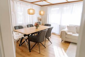 Χώρος καθιστικού στο Haus Wiesengrund mit 2 separaten Wohnungen +21 φωτογραφίες