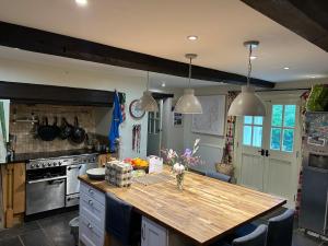 Køkken eller tekøkken på Bailey Glace Farmhouse Monmouth