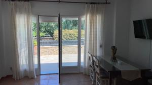 a room with sliding glass doors with a view of a yard at El Rincón del Agua in Mogón