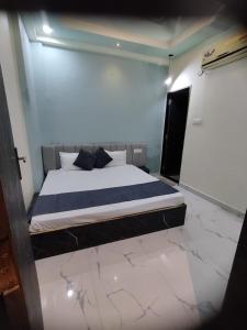 Ένα ή περισσότερα κρεβάτια σε δωμάτιο στο Hotel Mukhiya Palace