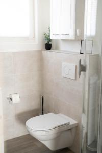 Ένα μπάνιο στο Haus Wiesengrund mit 2 separaten Wohnungen