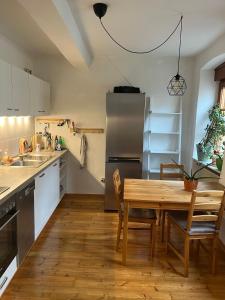 Η κουζίνα ή μικρή κουζίνα στο Ferienwohnung Julianna