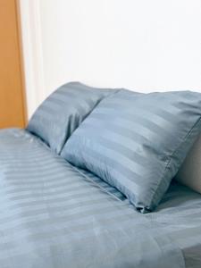 a bed with two pillows on top of it at 折尾Inホテル305 in Kitakyushu