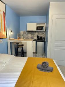 a bedroom with a bed with a towel on it at Plein centre-ville refait à neuf avec parking gratuit - Studio Lisbonne in Châtellerault