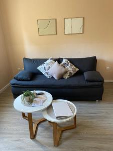 a living room with a blue couch and a table at Ferienwohnung Ambiente in Klotten