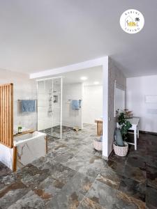 Un baño de Suite Amorosa by Babiniliving 20 fotos más