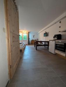 ครัวหรือมุมครัวของ Eigenes ruhiges Appartement mit Küche und Terasse Chemnitz +1 ภาพ