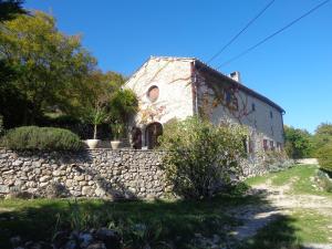 Το κτήριο όπου στεγάζεται  η παραθεριστική κατοικία +10 φωτογραφίες