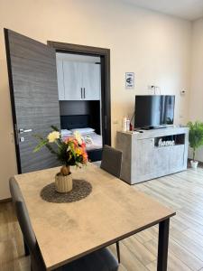 a living room with a table and a bedroom at HOLIDAY HOME ROMA LacasadiValentina in Rome