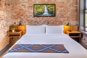 Postel nebo postele na pokoji v ubytování Lightwell Hotel & Spa + 24 fotografií