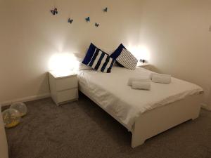 a bedroom with a bed with blue and white pillows at Small bedroom for 3 people in London