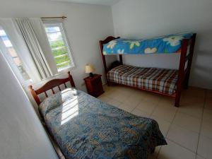 a bedroom with a toddler bed and a crib at CHALET DE VACACIONES i in Ostende