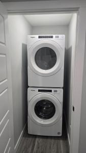 a washing machine and a dryer in a room at Royaldee Cozy Home 2beds & 2baths in Calgary