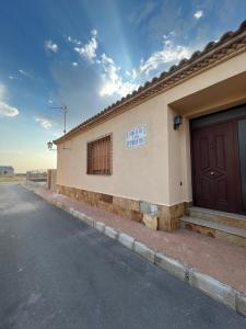 a building with a door on the side of a street at Cortijo Los Periquitos 