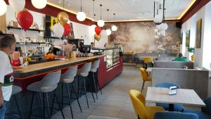 a restaurant with chairs and a bar with balloons at Cristian BV Booking in Cristian