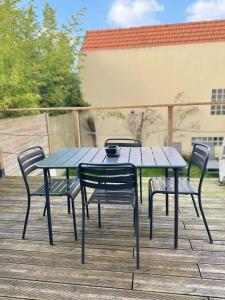 Balkón nebo terasa v ubytování Spacieuse maison avec jardin privé proche Paris