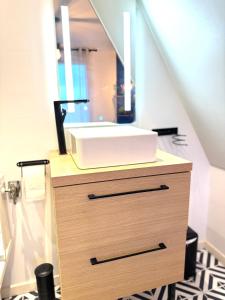 Fotografie z fotogalerie ubytování Spacieuse maison avec jardin privé proche Paris v destinaci Colombes