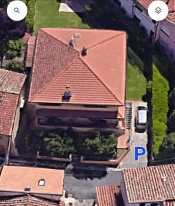 カンピ・ビゼンツィオにあるTuscan Charm Spacious Florence Homeの屋根付きの家屋