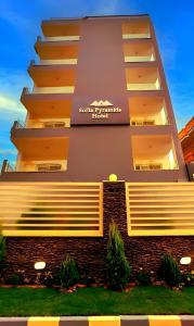 Gallery image of SOFIA PYRAMIDS & SPHINX HOTEL with free pool access in Cairo