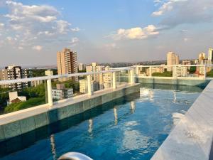 Πισίνα στο ή κοντά στο Aptos 1 ou 2 quartos no Centro com Piscina e Academia