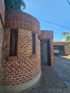 a brick building with a door on the side of it at Cerca de la plaza principal a estrenar in Formosa