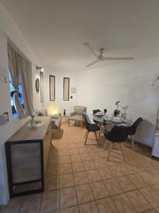 a kitchen and living room with a table and chairs at Cerca de la plaza principal a estrenar in Formosa +28 photos