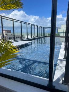 a pool on the roof of a building at Flat Novissimo ,100M mar , praia Intermares, acomoda ate 4 pessoas in Cabedelo