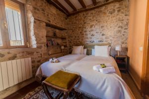 Una cama o camas en una habitación de Casa de las Eras