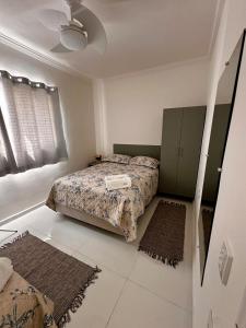 Ένα ή περισσότερα κρεβάτια σε δωμάτιο στο Apartamento 10 a 4 min da Basílica