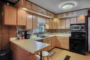 Η κουζίνα ή μικρή κουζίνα στο Pet Friendly Wi-fi Firepit Tv