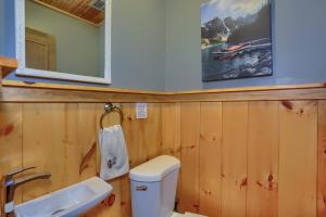 Ένα μπάνιο στο Pet Friendly Wi-fi Firepit Tv +33 φωτογραφίες