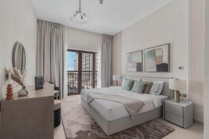 Postel nebo postele na pokoji v ubytování Luxury 1br Yas Island, Golf & Water Views!near F1 + 27 fotografií