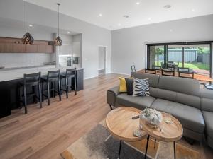 Η κουζίνα ή μικρή κουζίνα στο Catch & Relax - Pet Friendly - 4 Mins Walk to Beach