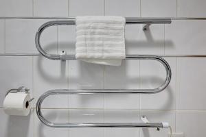 a towel hanging on a towel rack in a bathroom at Luxury 2-Bed Penthouse In Deansgate I Free Parking in Manchester +42 photos